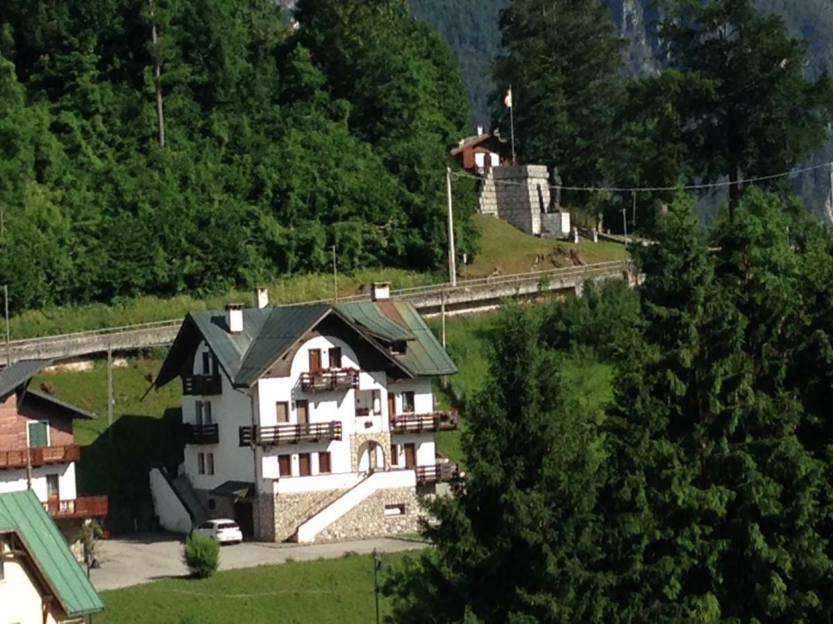 شقة La Casa Di Monte Ricco بييفي دي كادوري المظهر الخارجي الصورة